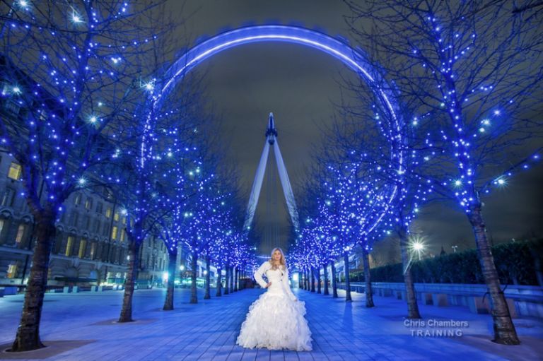 Bride with the London Eye in Lonndon Engalnd. Wedding photography training course