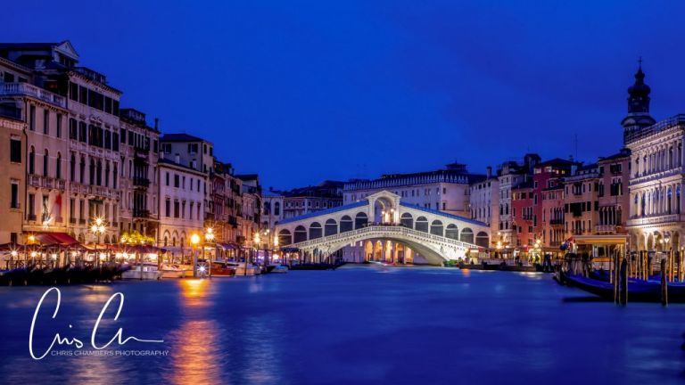 Rialto Bridge after dark. Venice landscape locatiosn and photography workshop